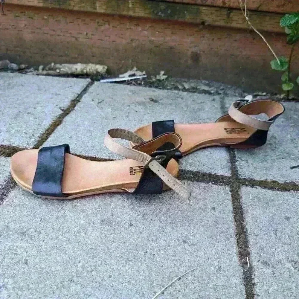 Miz mooz classic tan and black leather flat sandals size 6 - Picture 3 of 5